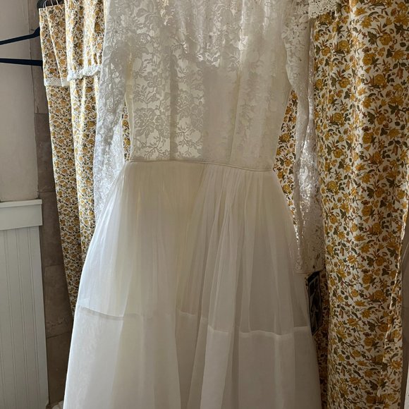 Vintage 1950's Short White/Ivory Wedding Dress Size 4 - Picture 4 of 4